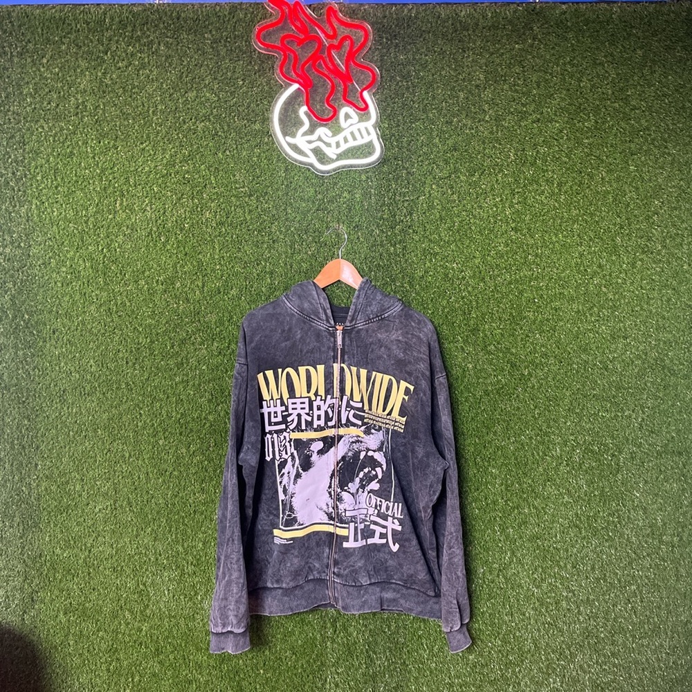 Y2K BOOHOOMAN DOG ZIP UP🩶
Size Medium- Fits Oversized💛
10/10 Condition🩶